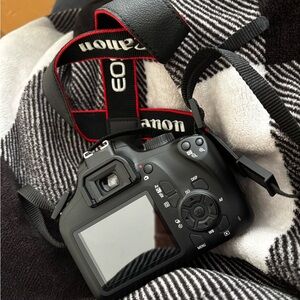 Canon EOS Rebel T100